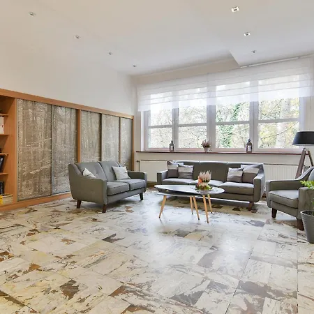 Lesny Osrodek Szkoleniowy W Puszczykowie *