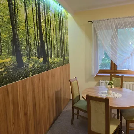 Lesny Osrodek Szkoleniowy W Puszczykowie 푸스치코보