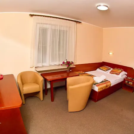Lesny Osrodek Szkoleniowy W Puszczykowie Resort Puszczykowo