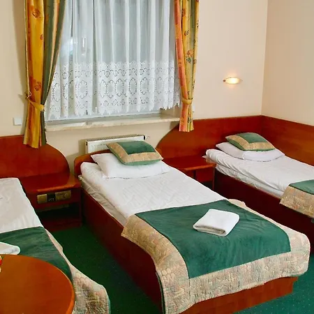 Lesny Osrodek Szkoleniowy W Puszczykowie Resort Puszczykowo