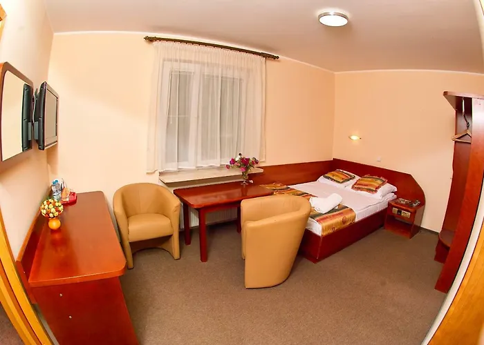 Lesny Osrodek Szkoleniowy W Puszczykowie Resort Puszczykowo