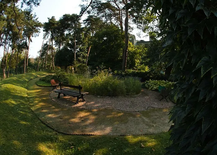 Lesny Osrodek Szkoleniowy W Puszczykowie Resort *