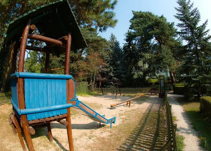 Lesny Osrodek Szkoleniowy W Puszczykowie Resort *